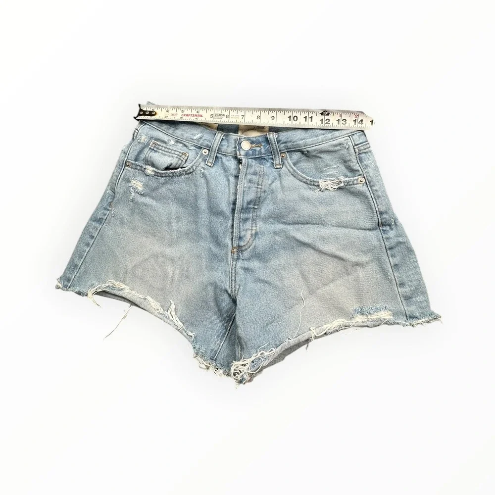 Universal Thread Shorts Women 4 Blue Mid-Rise Baggy 90s Distressed Denim Raw Hem